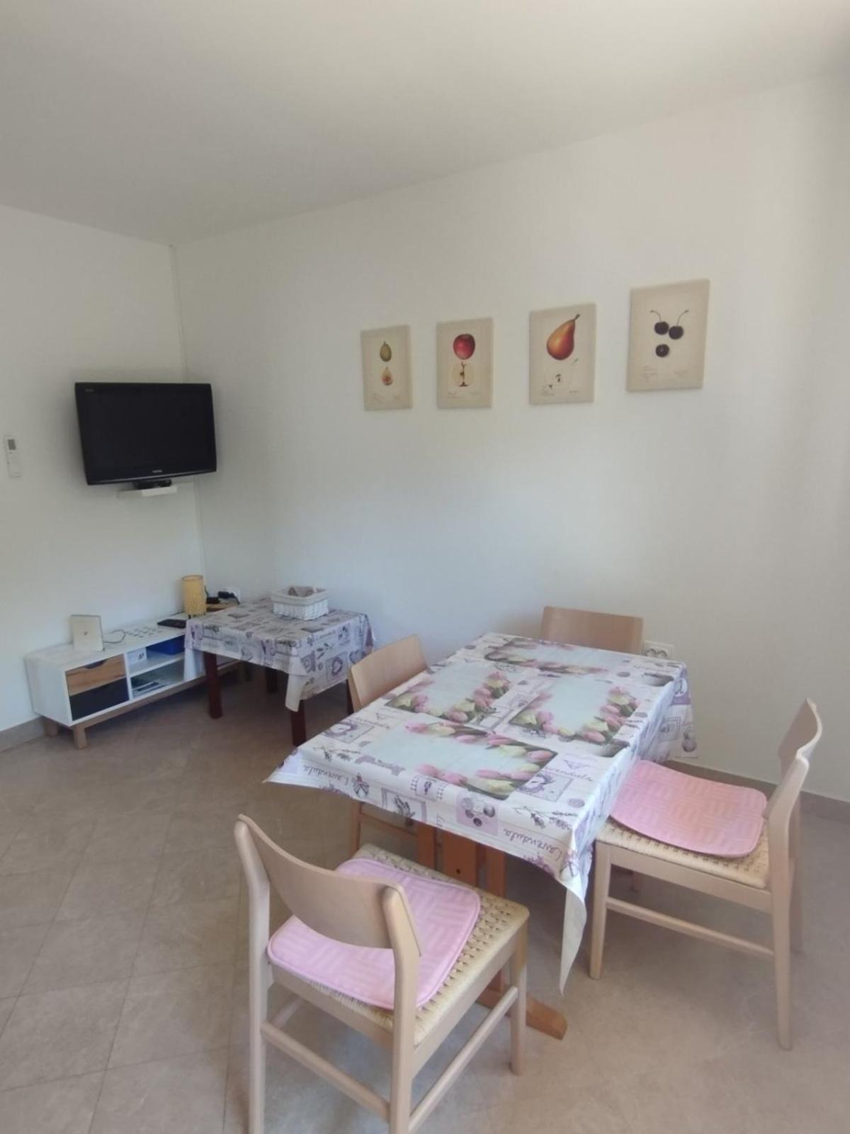 Apartman Kora Njivice Esterno foto