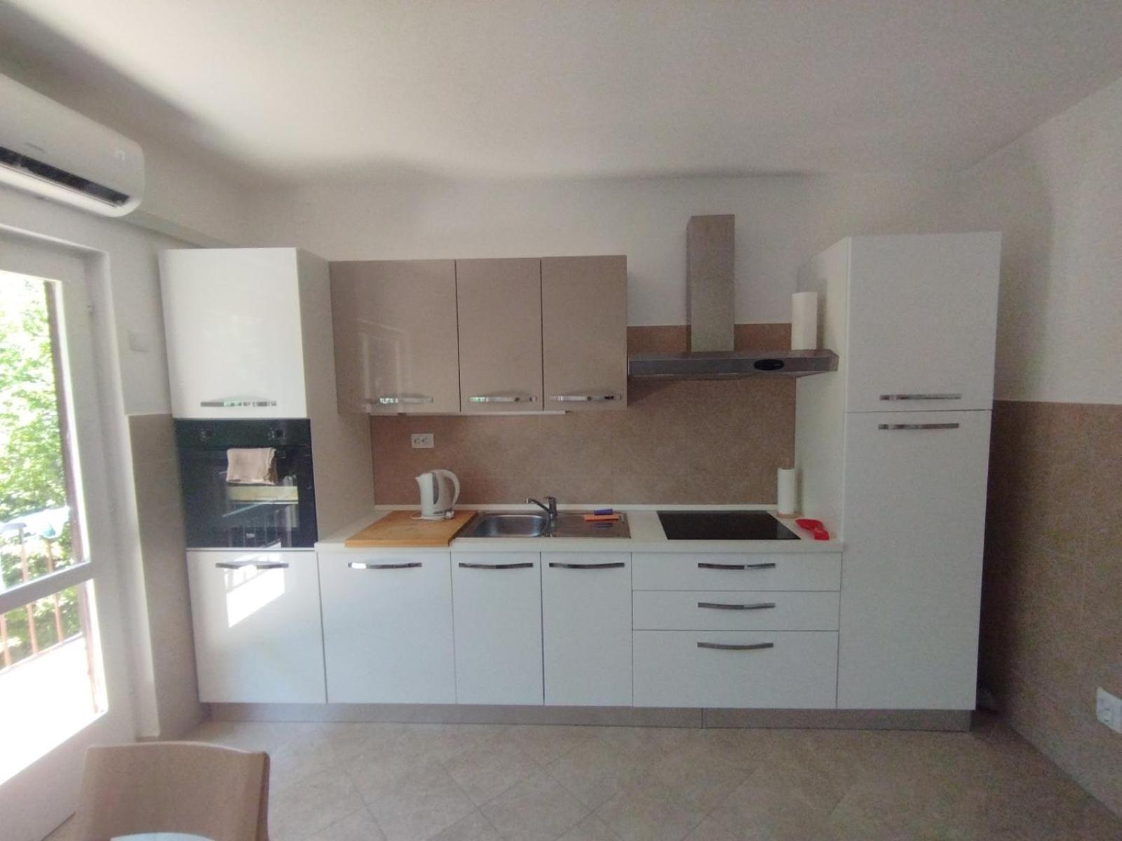 Apartman Kora Njivice Esterno foto